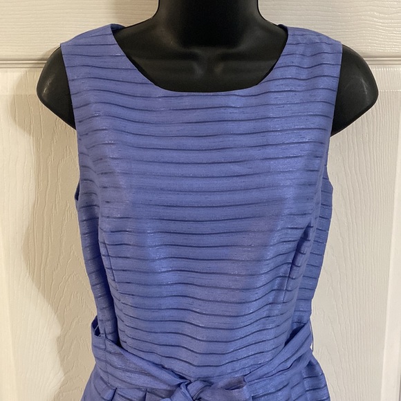 Tommy Hilfiger Dress, Size 6 - Picture 2 of 11